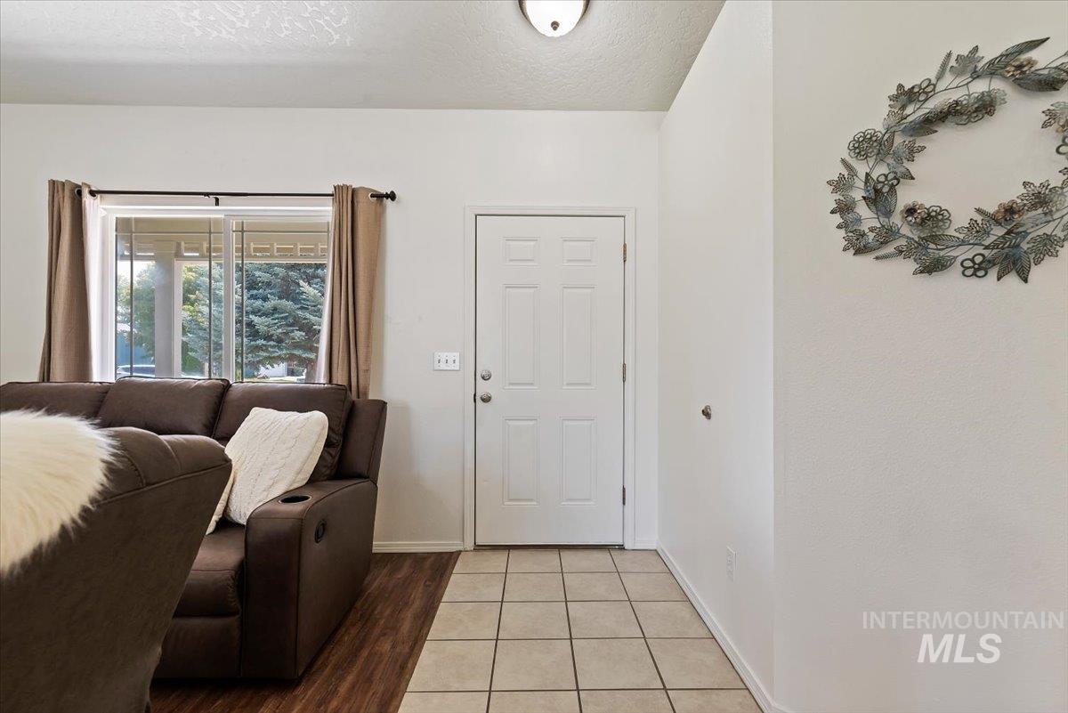 1096 W Nugget St, Kuna, Idaho 83634, 3 Bedrooms, 2 Bathrooms, Residential For Sale, Price $384,000, 98993254