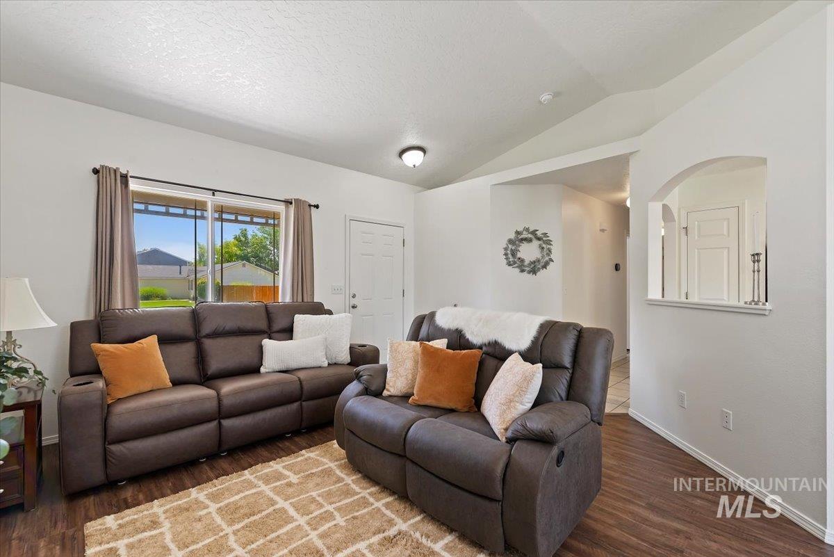 1096 W Nugget St, Kuna, Idaho 83634, 3 Bedrooms, 2 Bathrooms, Residential For Sale, Price $384,000, 98993254