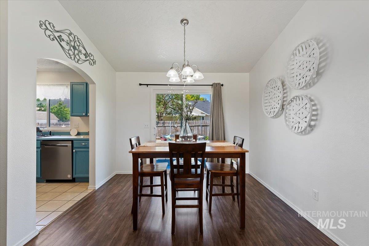 1096 W Nugget St, Kuna, Idaho 83634, 3 Bedrooms, 2 Bathrooms, Residential For Sale, Price $384,000, 98993254