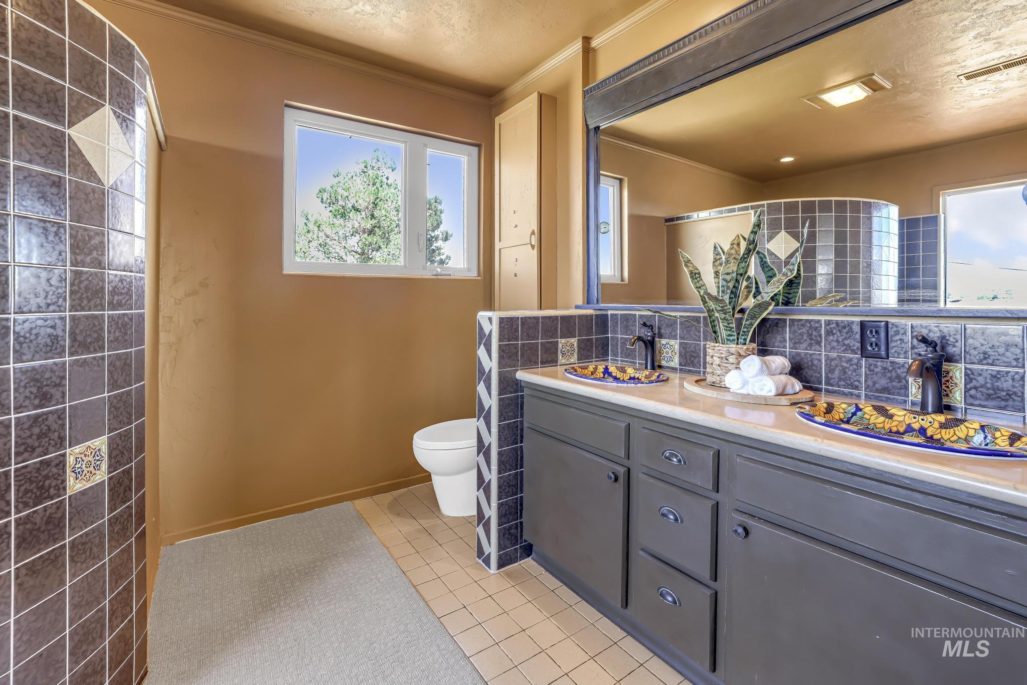 17115 Highway 30, Bliss, Idaho 83314, 5 Bedrooms, 3.5 Bathrooms, Residential For Sale, Price $775,000,MLS 98993257