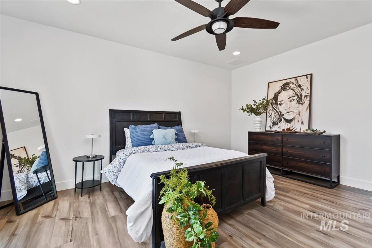 5897 W Riva Capri Street, Meridian, Idaho 83646, 3 Bedrooms, 2 Bathrooms, Residential For Sale, Price $529,900, 98993259