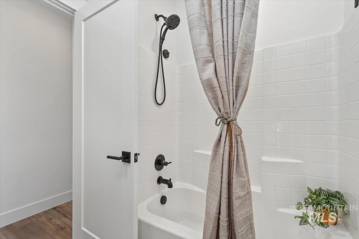 5897 W Riva Capri Street, Meridian, Idaho 83646, 3 Bedrooms, 2 Bathrooms, Residential For Sale, Price $529,900, 98993259