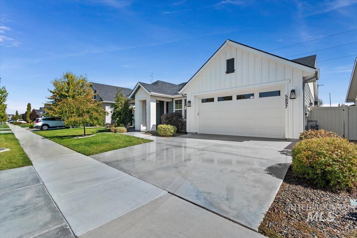 5897 W Riva Capri Street, Meridian, Idaho 83646, 3 Bedrooms, 2 Bathrooms, Residential For Sale, Price $529,900, 98993259