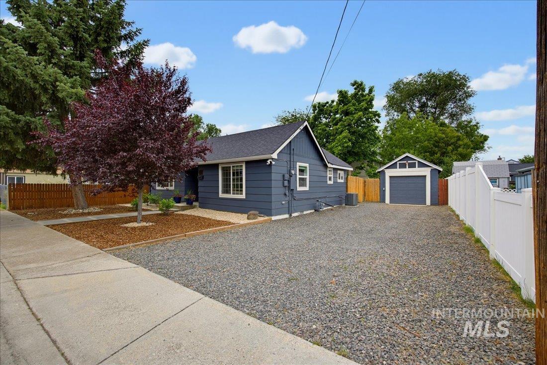 617 N 29th St, Boise, Idaho 83702, 2 Bedrooms, 1 Bathroom, Residential For Sale, Price $499,900, 98993262