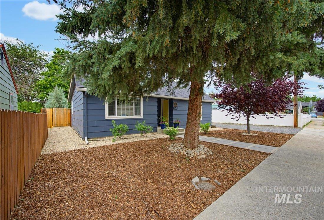617 N 29th St, Boise, Idaho 83702, 2 Bedrooms, 1 Bathroom, Residential Income For Sale, Price $499,900, 98993263