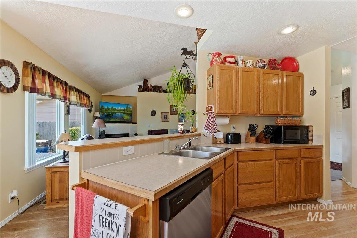 36 S Bingham St, Nampa, Idaho 83651, 3 Bedrooms, 2 Bathrooms, Residential For Sale, Price $389,900, 98993264