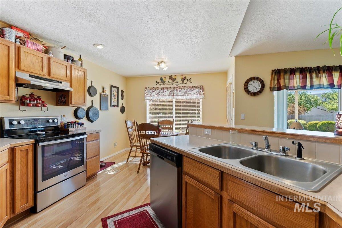 36 S Bingham St, Nampa, Idaho 83651, 3 Bedrooms, 2 Bathrooms, Residential For Sale, Price $389,900, 98993264
