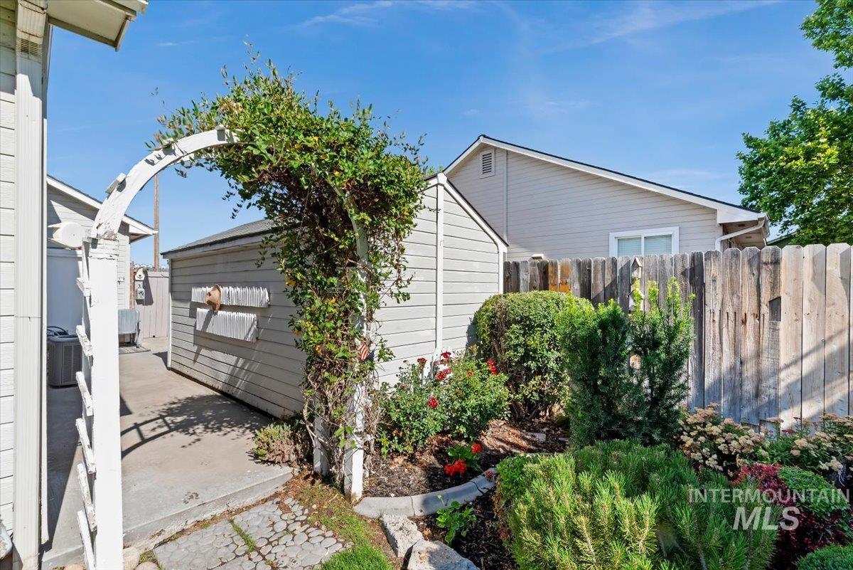 36 S Bingham St, Nampa, Idaho 83651, 3 Bedrooms, 2 Bathrooms, Residential For Sale, Price $389,900, 98993264
