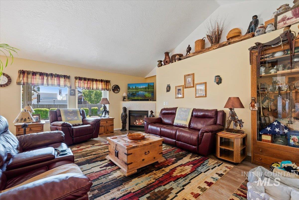 36 S Bingham St, Nampa, Idaho 83651, 3 Bedrooms, 2 Bathrooms, Residential For Sale, Price $389,900, 98993264