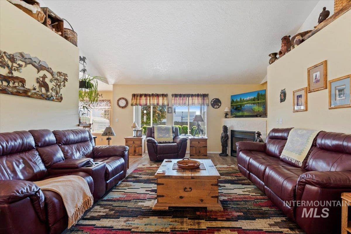 36 S Bingham St, Nampa, Idaho 83651, 3 Bedrooms, 2 Bathrooms, Residential For Sale, Price $389,900, 98993264
