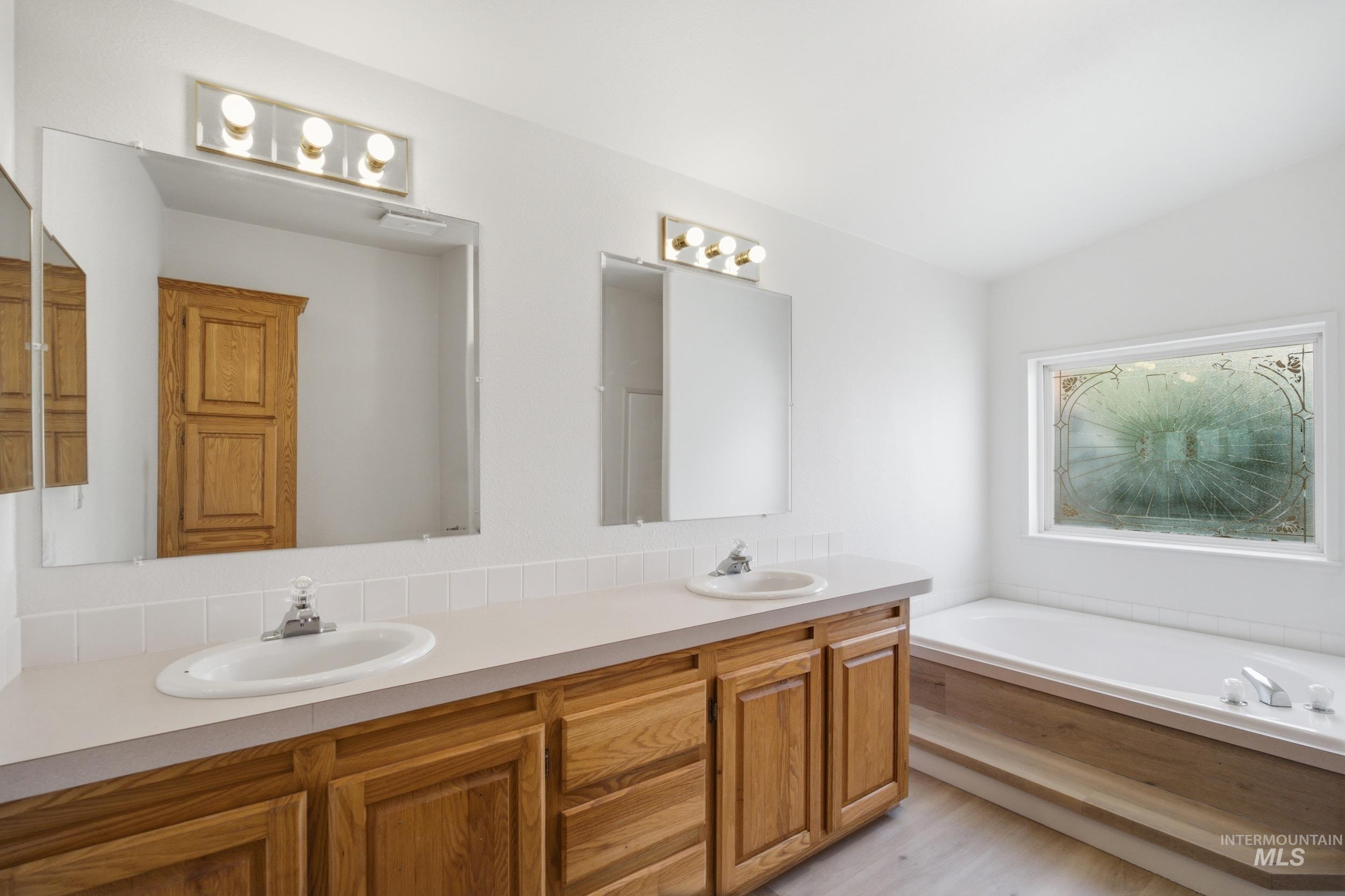 7422 Track Rd, Nampa, Idaho 83686, 3 Bedrooms, 2 Bathrooms, Residential For Sale, Price $499,999, 98993269