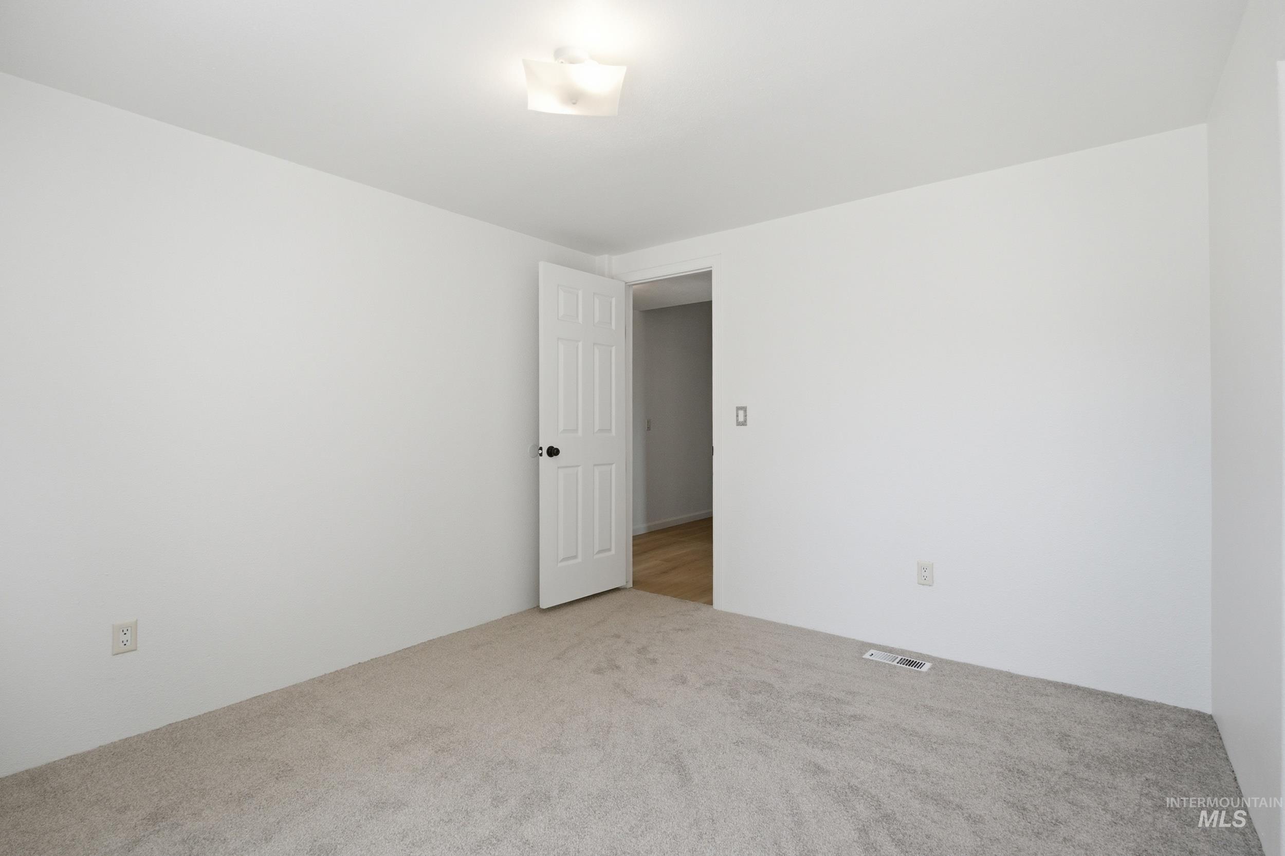 7422 Track Rd, Nampa, Idaho 83686, 3 Bedrooms, 2 Bathrooms, Residential For Sale, Price $499,999, 98993269