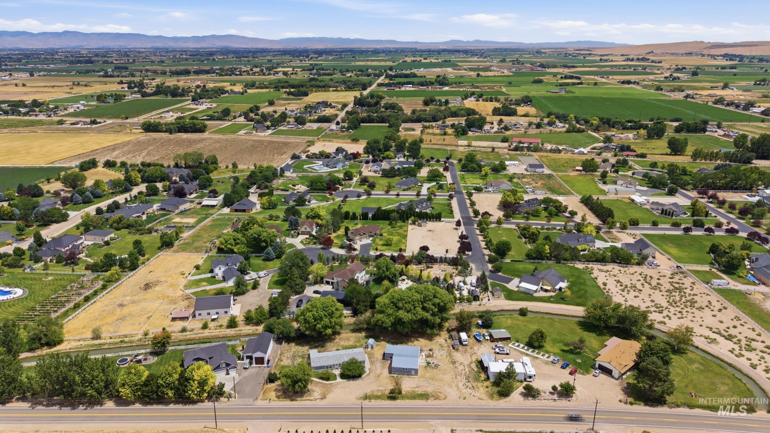 7422 Track Rd, Nampa, Idaho 83686, 3 Bedrooms, 2 Bathrooms, Residential For Sale, Price $499,999, 98993269