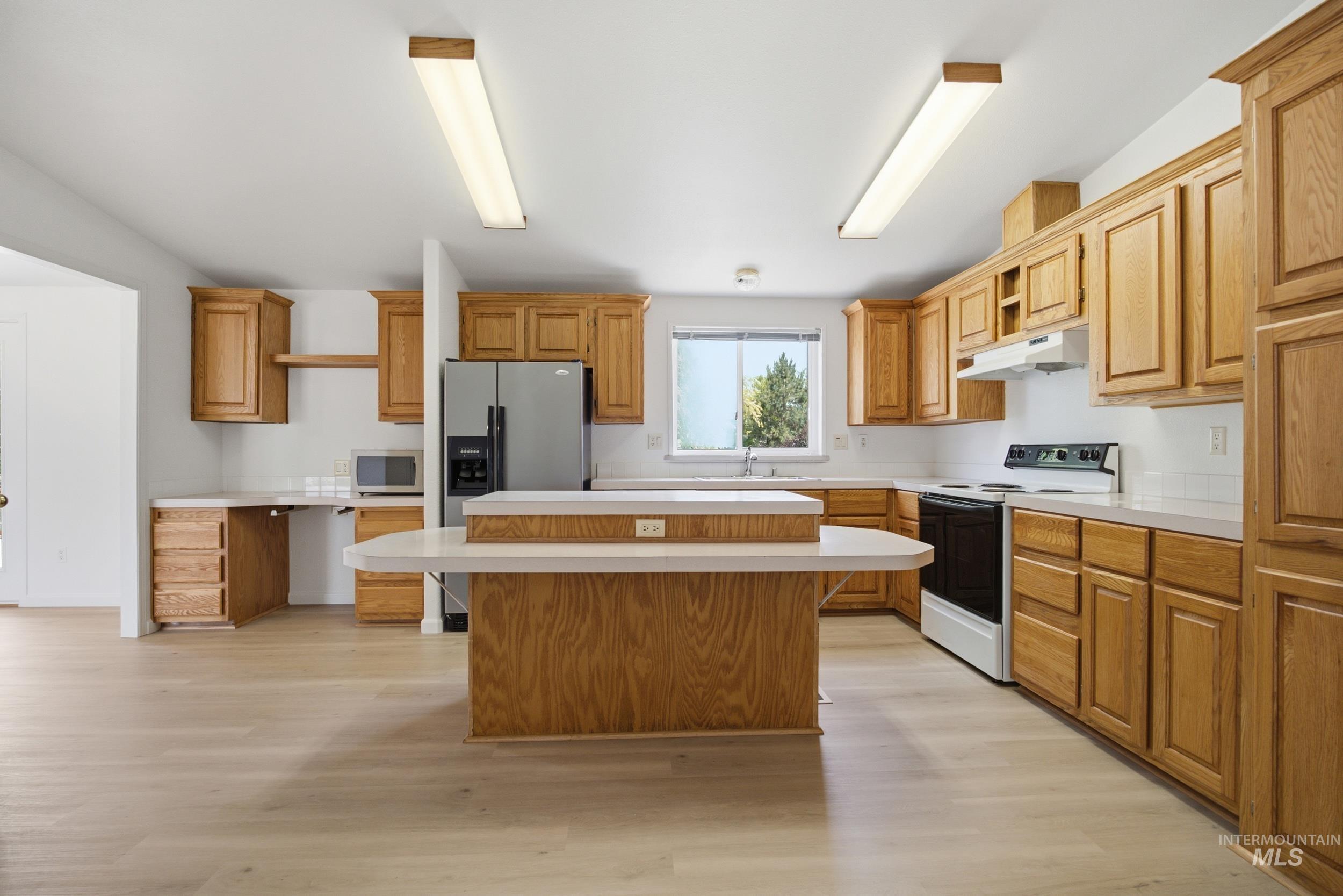 7422 Track Rd, Nampa, Idaho 83686, 3 Bedrooms, 2 Bathrooms, Residential For Sale, Price $499,999, 98993269