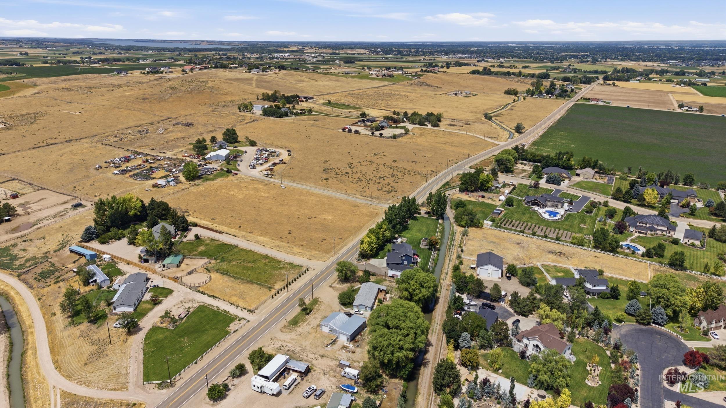 7422 Track Rd, Nampa, Idaho 83686, 3 Bedrooms, 2 Bathrooms, Residential For Sale, Price $499,999, 98993269