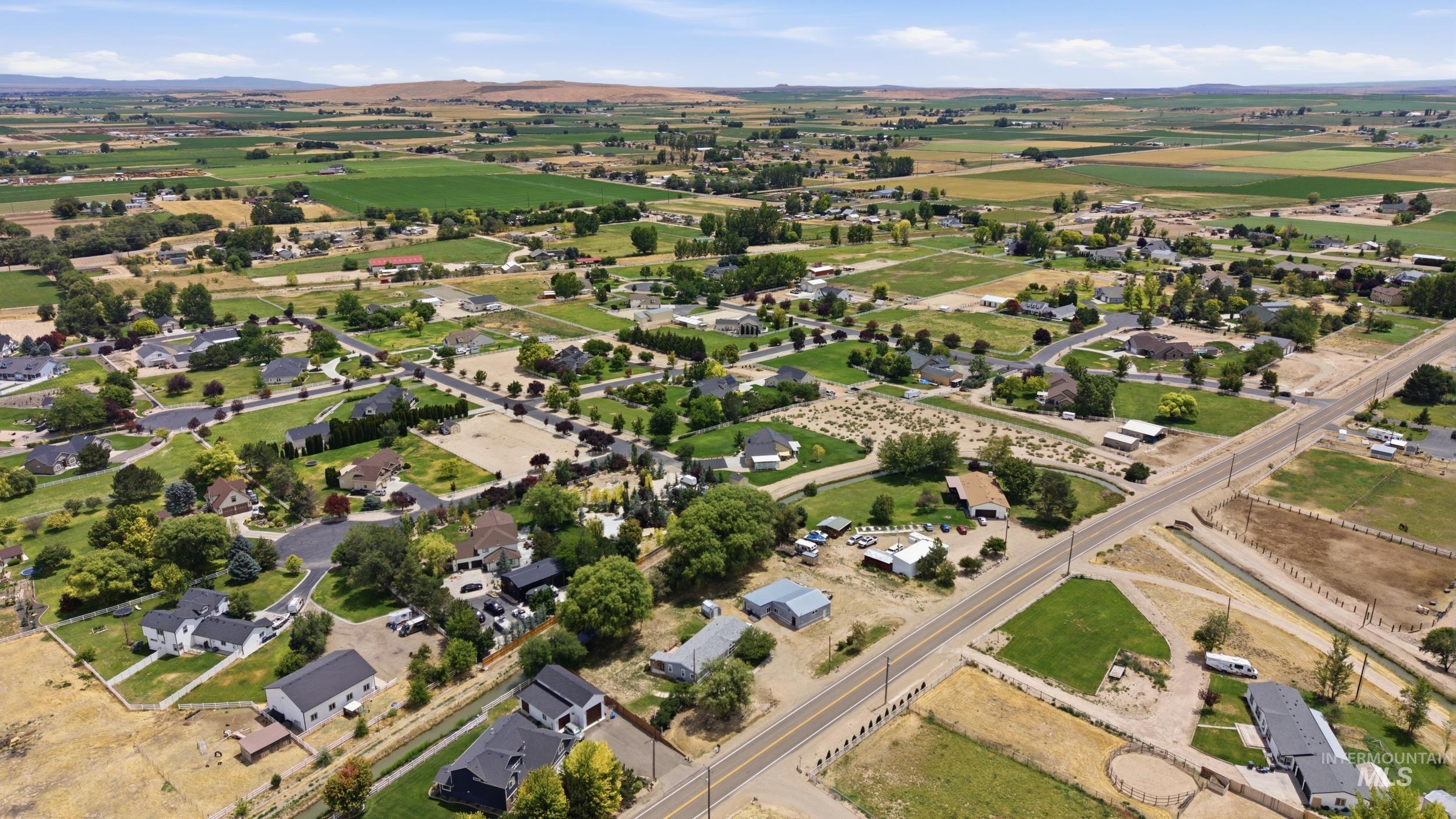 7422 Track Rd, Nampa, Idaho 83686, 3 Bedrooms, 2 Bathrooms, Residential For Sale, Price $499,999, 98993269