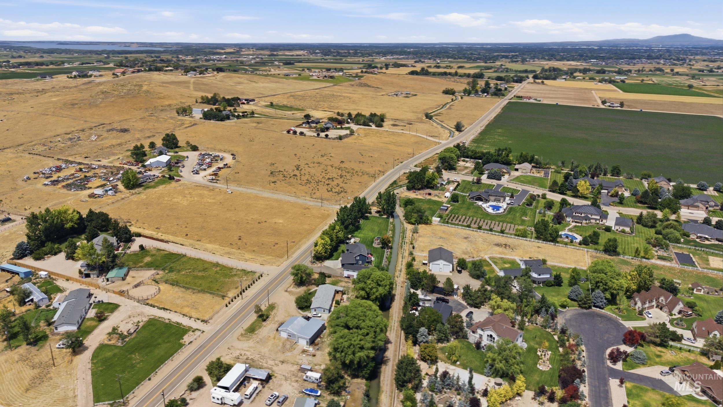 7422 Track Rd, Nampa, Idaho 83686, 3 Bedrooms, 2 Bathrooms, Residential For Sale, Price $499,999, 98993269