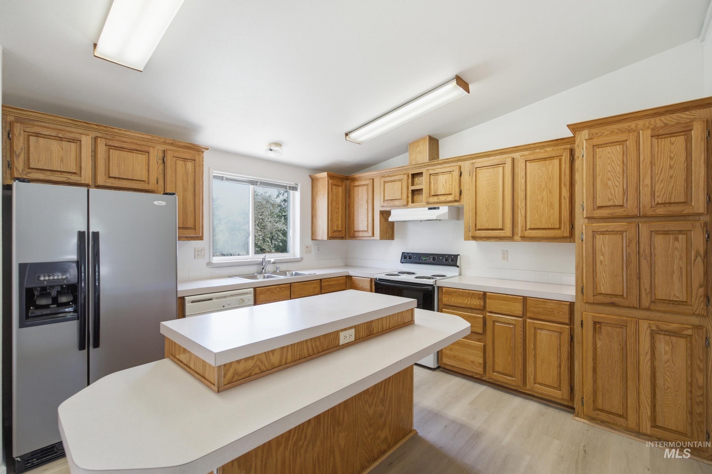 7422 Track Rd, Nampa, Idaho 83686, 3 Bedrooms, 2 Bathrooms, Residential For Sale, Price $499,999, 98993269