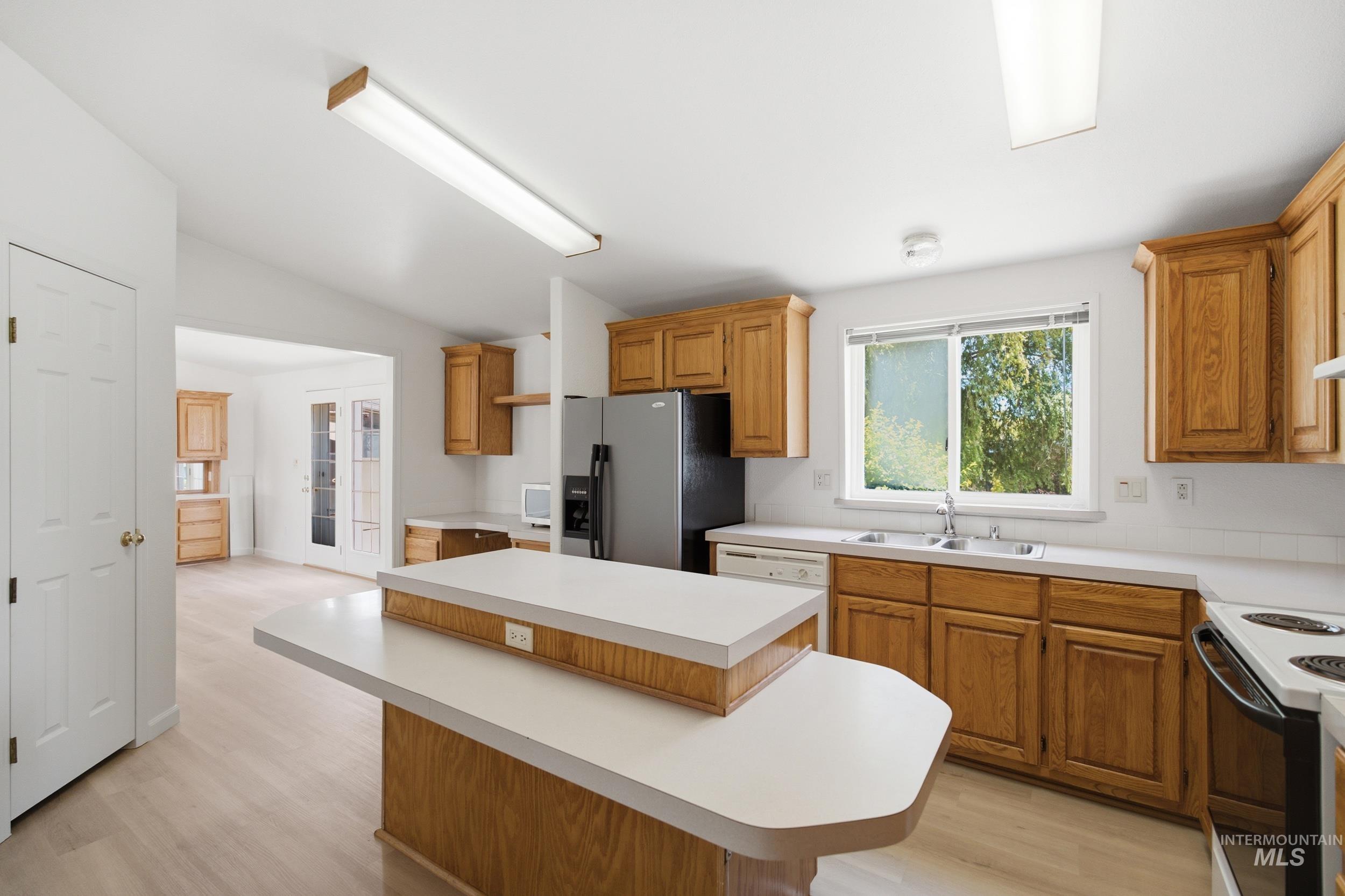 7422 Track Rd, Nampa, Idaho 83686, 3 Bedrooms, 2 Bathrooms, Residential For Sale, Price $499,999, 98993269