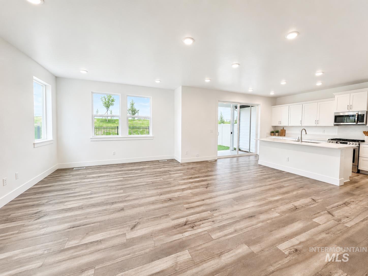 8098 W Fern St., Eagle, Idaho 83616, 3 Bedrooms, 2.5 Bathrooms, Residential For Sale, Price $439,900, 98993273