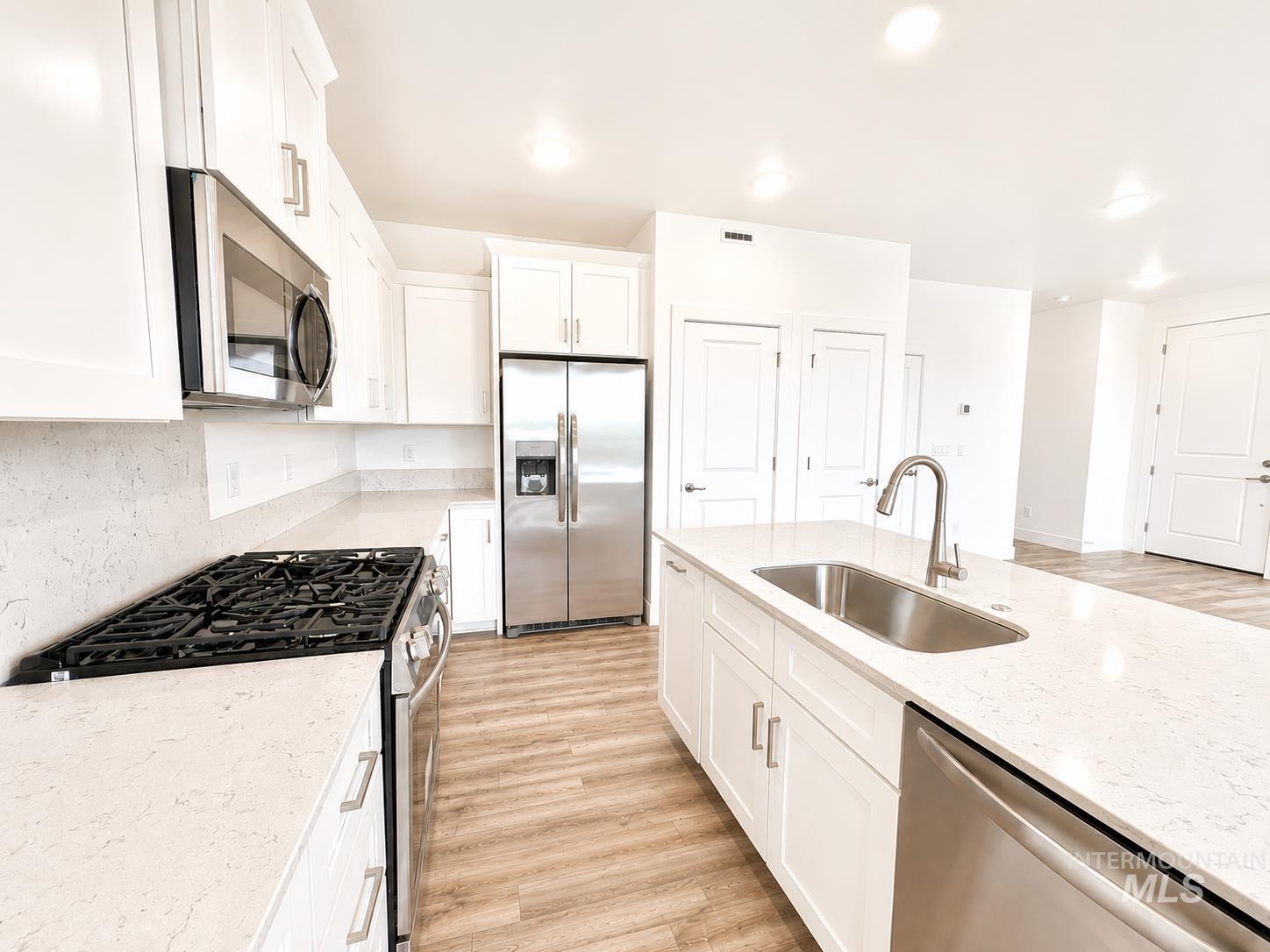8098 W Fern St., Eagle, Idaho 83616, 3 Bedrooms, 2.5 Bathrooms, Residential For Sale, Price $439,900, 98993273