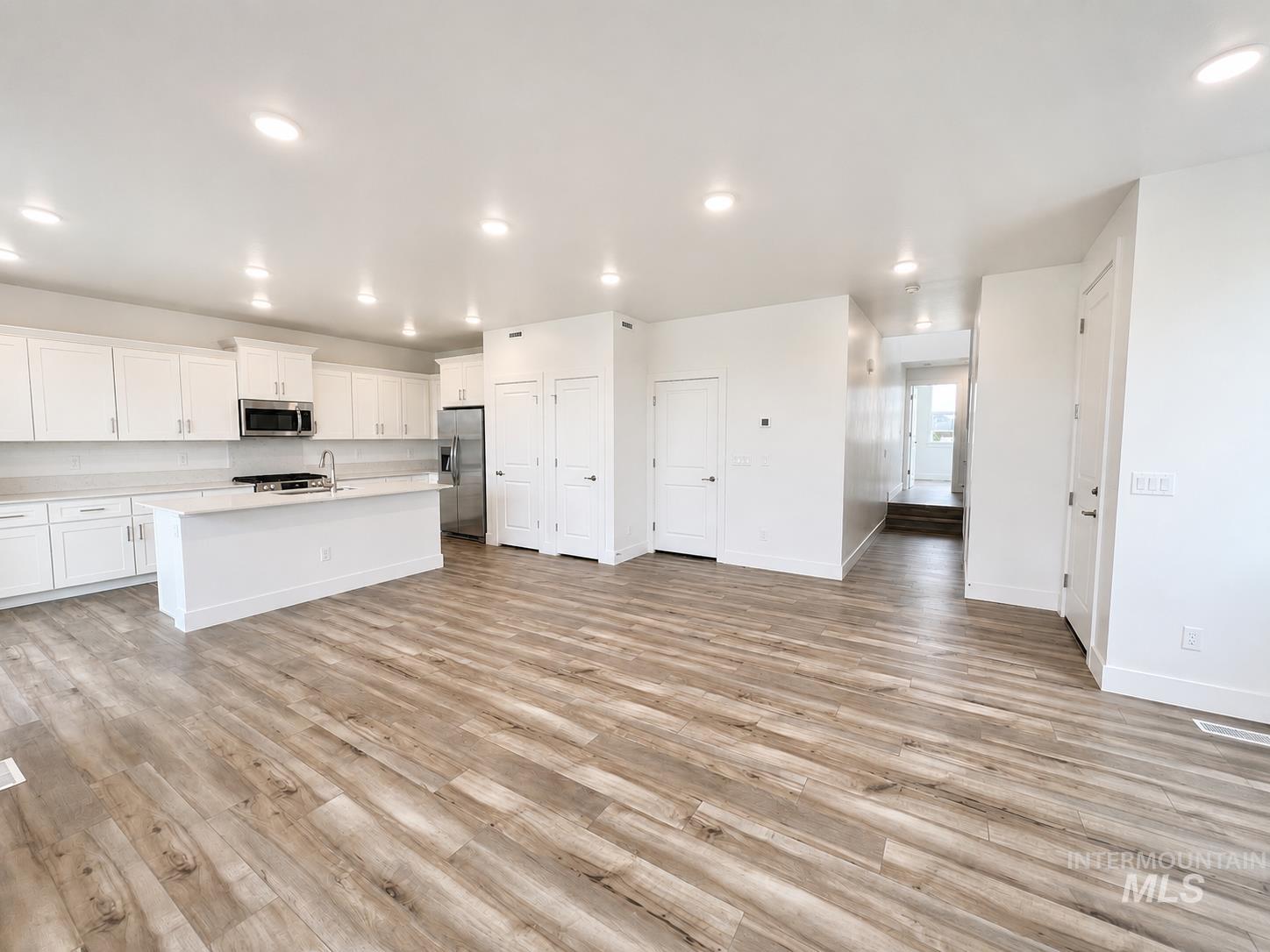 8098 W Fern St., Eagle, Idaho 83616, 3 Bedrooms, 2.5 Bathrooms, Residential For Sale, Price $439,900, 98993273