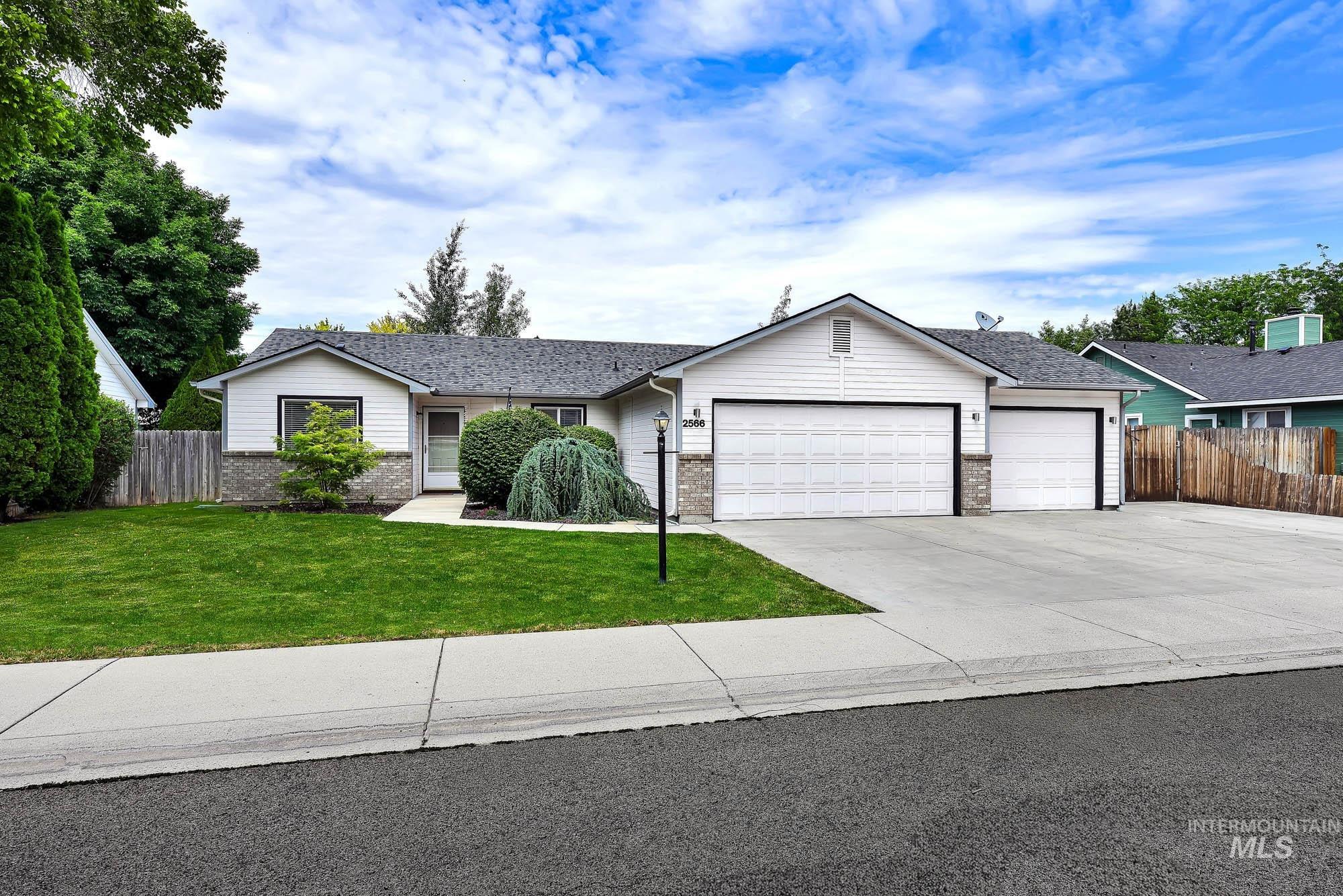 2566 W Willard St, Meridian, Idaho 83642, 3 Bedrooms, 2 Bathrooms, Residential For Sale, Price $425,000,MLS 98993274