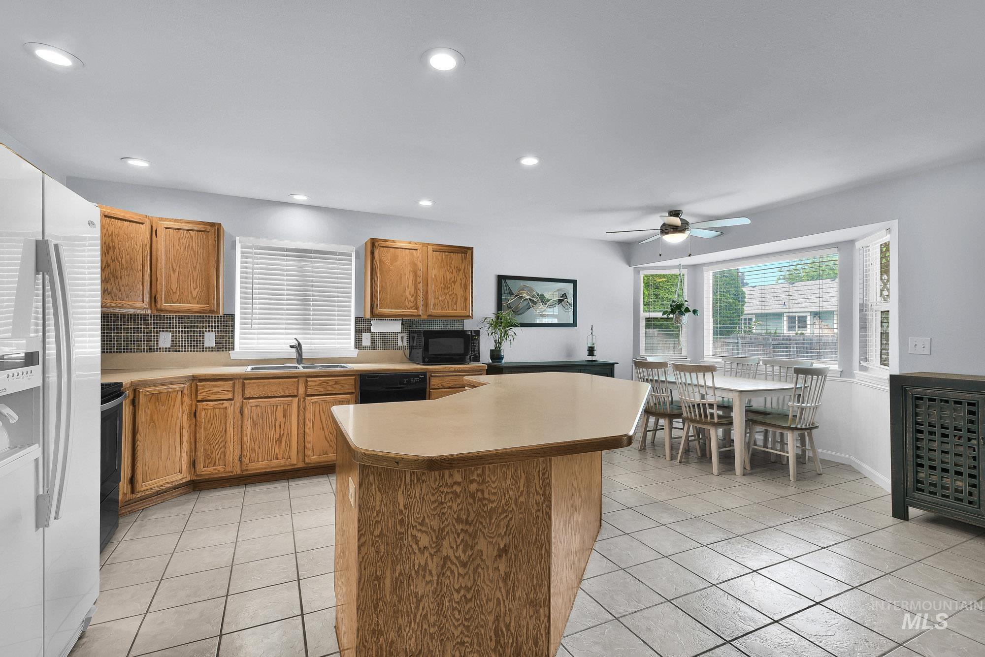 2566 W Willard St, Meridian, Idaho 83642, 3 Bedrooms, 2 Bathrooms, Residential For Sale, Price $425,000,MLS 98993274