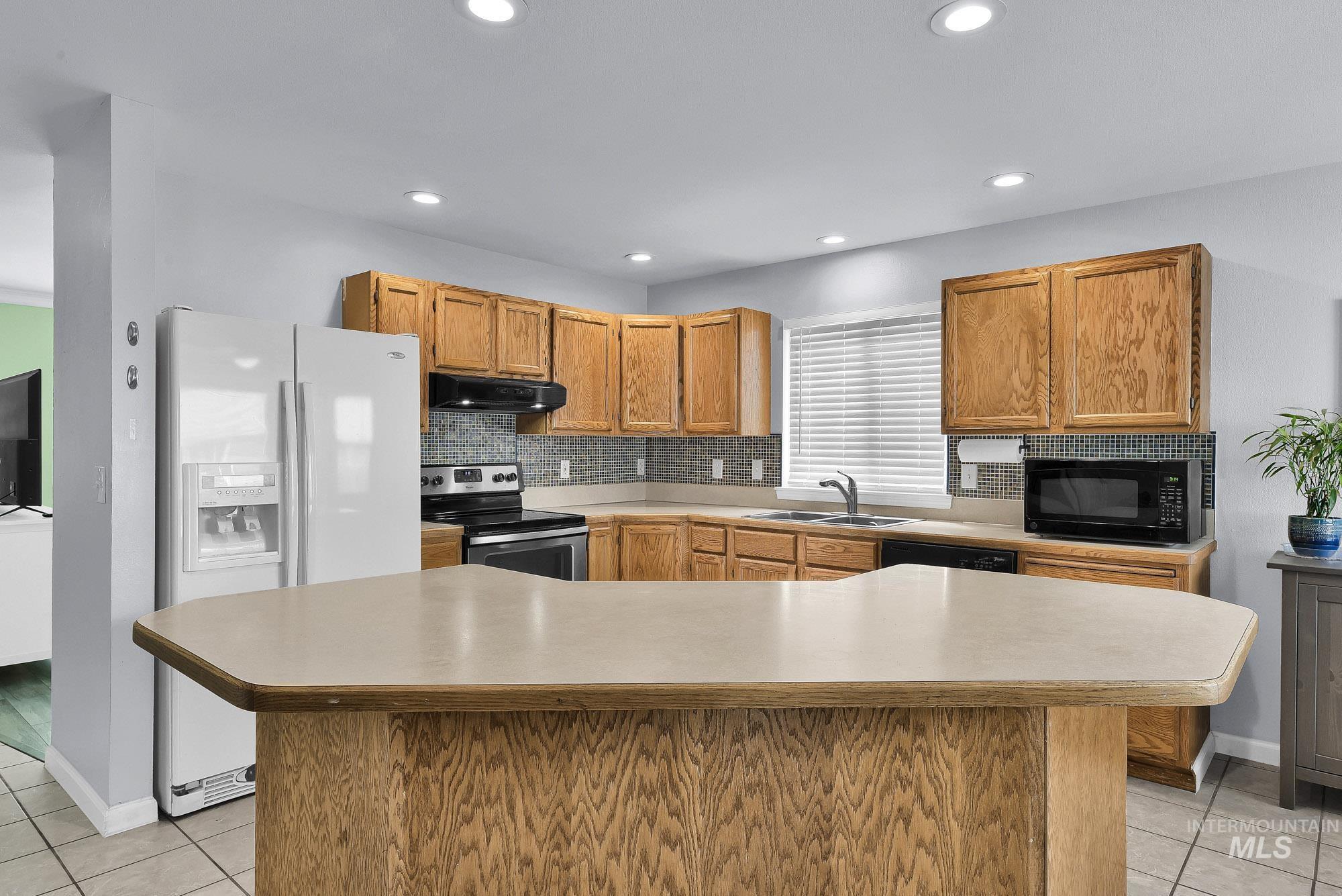 2566 W Willard St, Meridian, Idaho 83642, 3 Bedrooms, 2 Bathrooms, Residential For Sale, Price $425,000,MLS 98993274