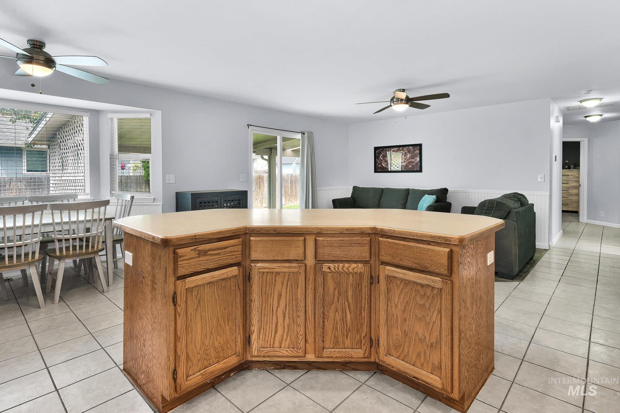 2566 W Willard St, Meridian, Idaho 83642, 3 Bedrooms, 2 Bathrooms, Residential For Sale, Price $425,000,MLS 98993274