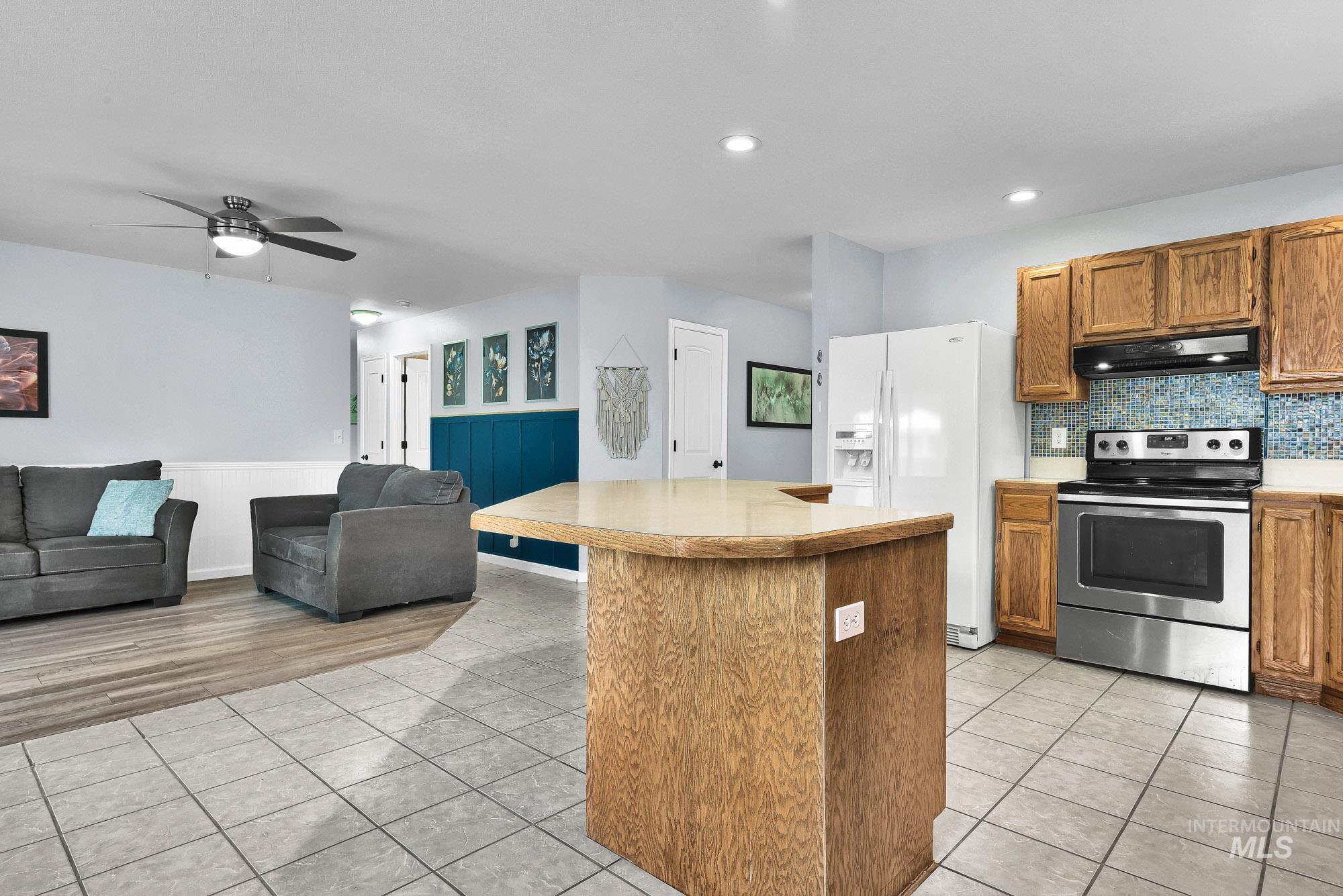 2566 W Willard St, Meridian, Idaho 83642, 3 Bedrooms, 2 Bathrooms, Residential For Sale, Price $425,000,MLS 98993274