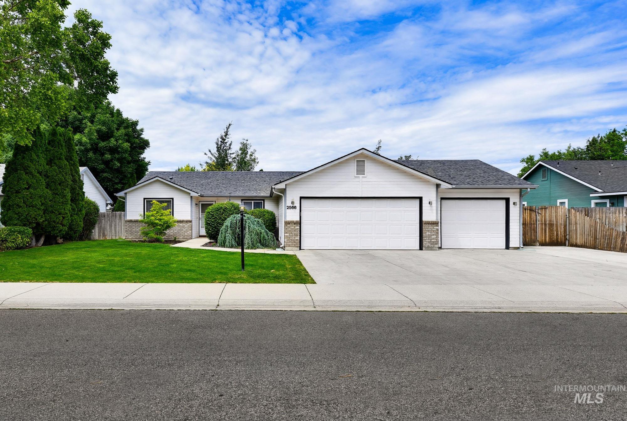 2566 W Willard St, Meridian, Idaho 83642, 3 Bedrooms, 2 Bathrooms, Residential For Sale, Price $425,000,MLS 98993274