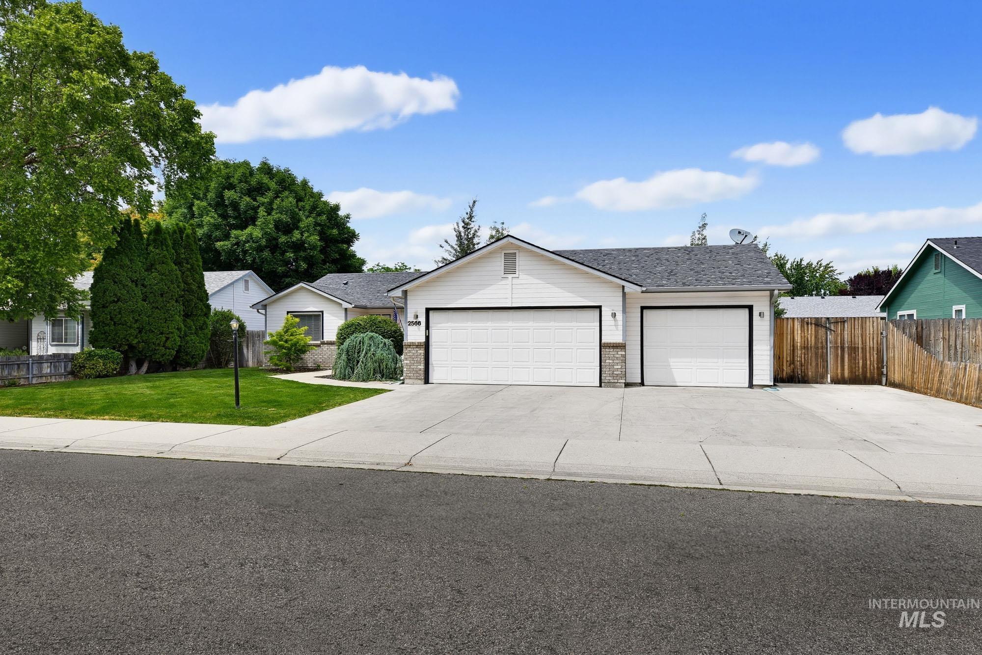 2566 W Willard St, Meridian, Idaho 83642, 3 Bedrooms, 2 Bathrooms, Residential For Sale, Price $425,000,MLS 98993274