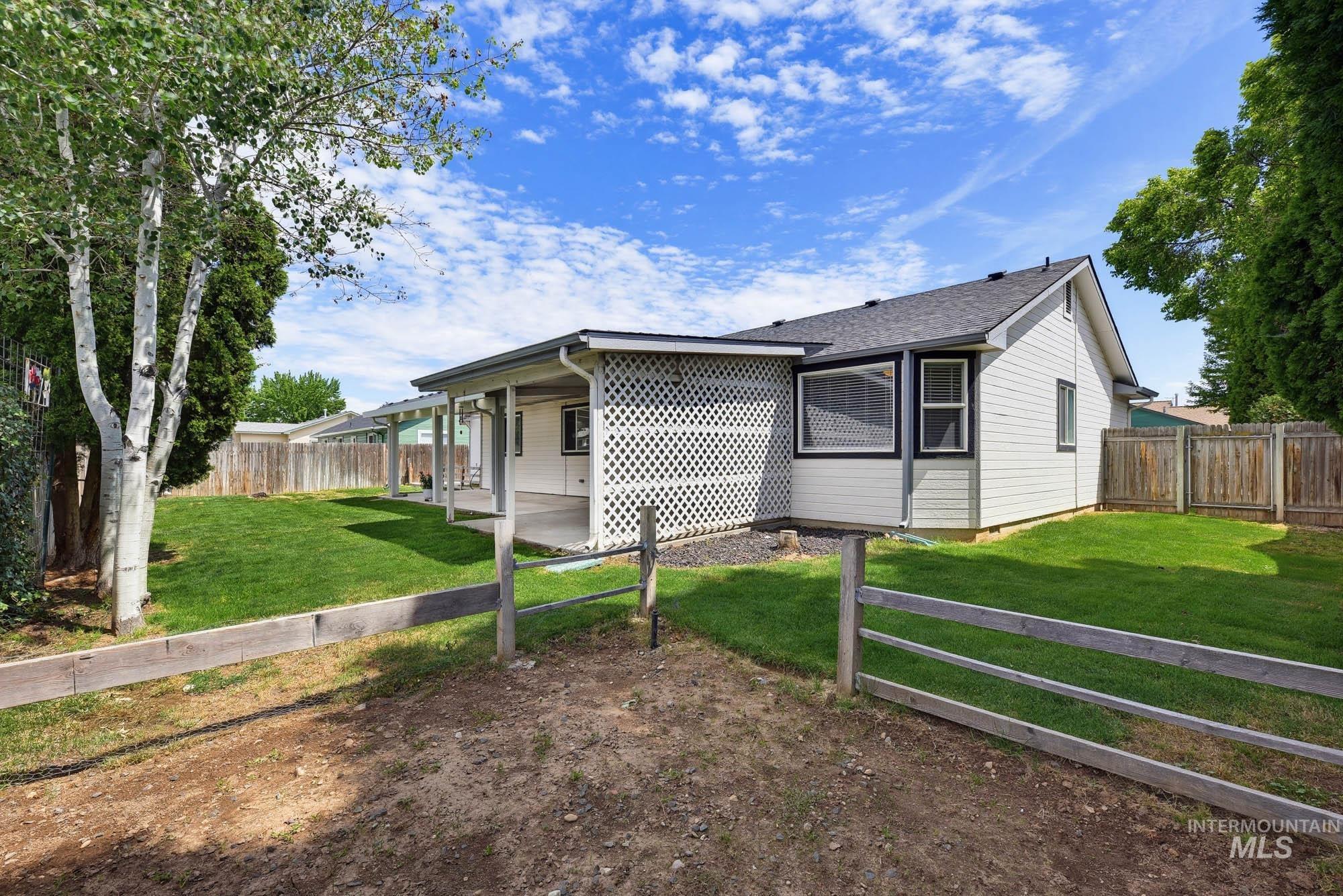 2566 W Willard St, Meridian, Idaho 83642, 3 Bedrooms, 2 Bathrooms, Residential For Sale, Price $425,000,MLS 98993274