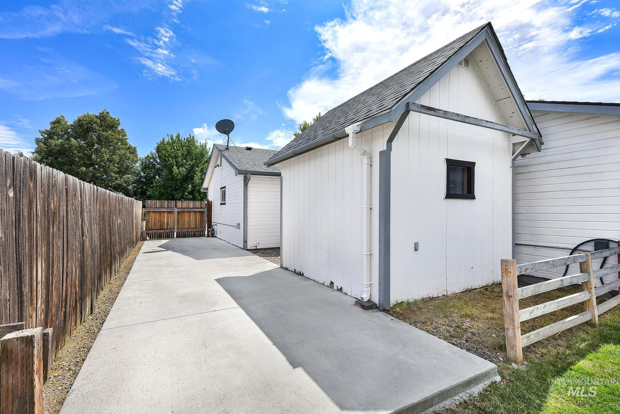 2566 W Willard St, Meridian, Idaho 83642, 3 Bedrooms, 2 Bathrooms, Residential For Sale, Price $425,000,MLS 98993274