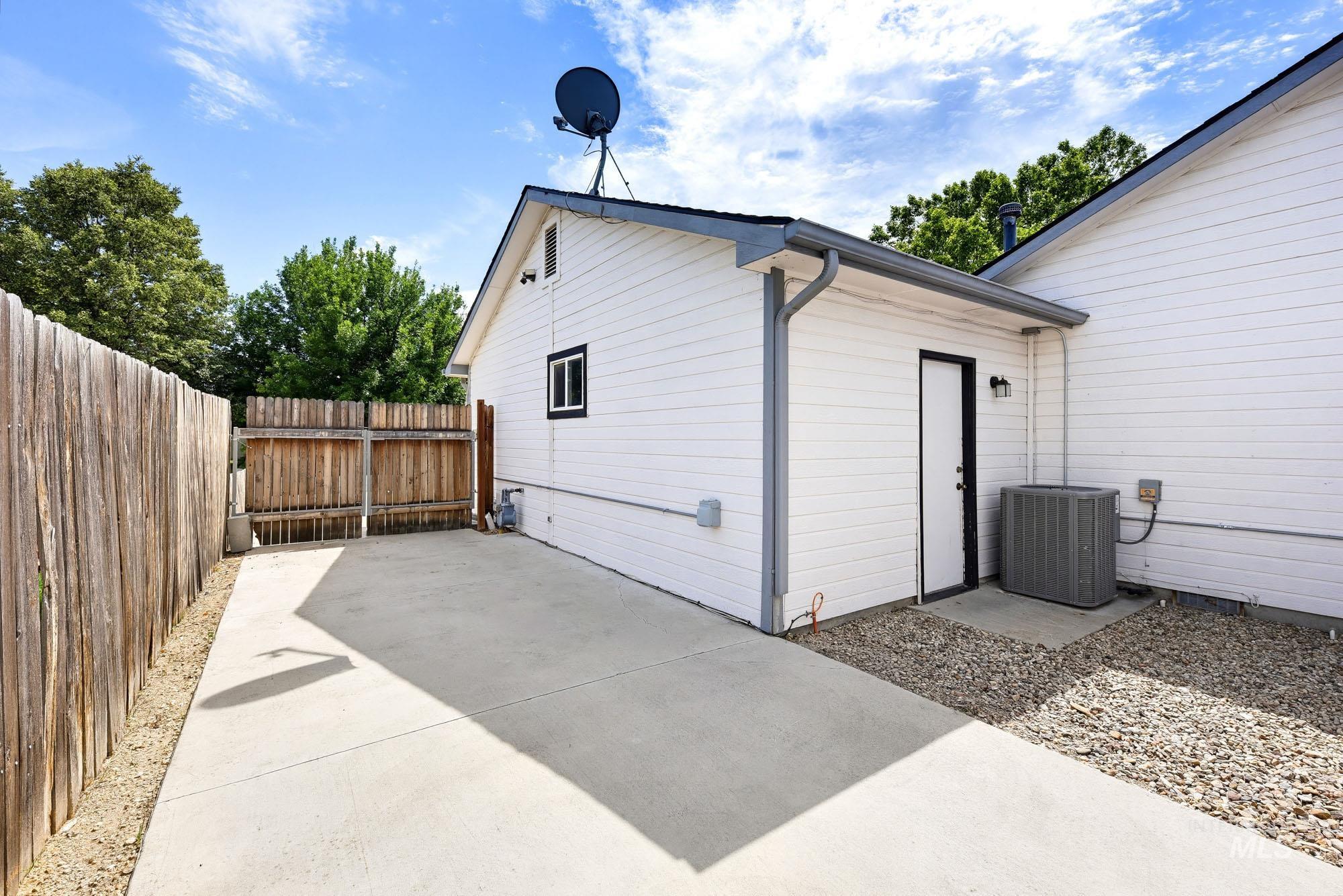 2566 W Willard St, Meridian, Idaho 83642, 3 Bedrooms, 2 Bathrooms, Residential For Sale, Price $425,000,MLS 98993274