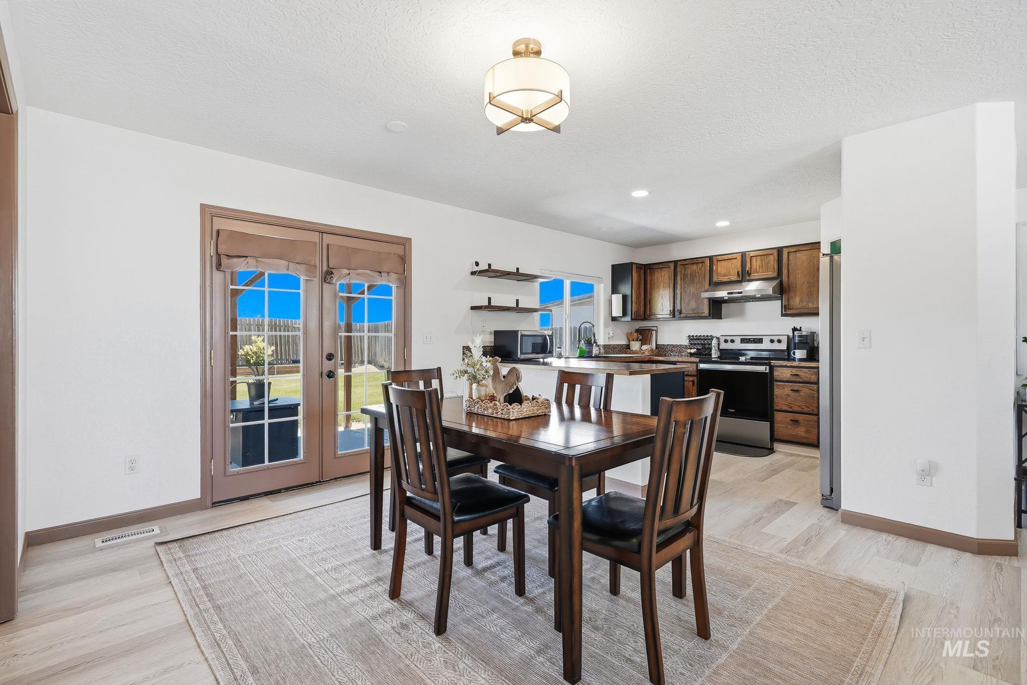 2067 W Hedgerow St, Kuna, Idaho 83634, 4 Bedrooms, 2.5 Bathrooms, Residential For Sale, Price $425,000,MLS 98993277