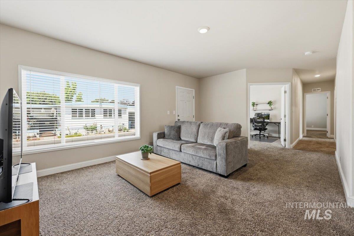 914 N Midland Blvd Trlr 21, Nampa, Idaho 83651, 2 Bedrooms, 2 Bathrooms, Residential For Sale, Price $164,900, 98993280