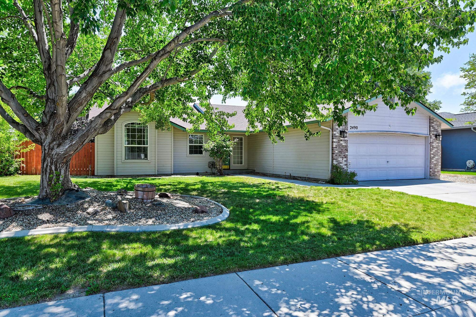 2490 N Victor Way, Meridian, Idaho 83646, 3 Bedrooms, 2 Bathrooms, Residential For Sale, Price $439,900,MLS 98993282