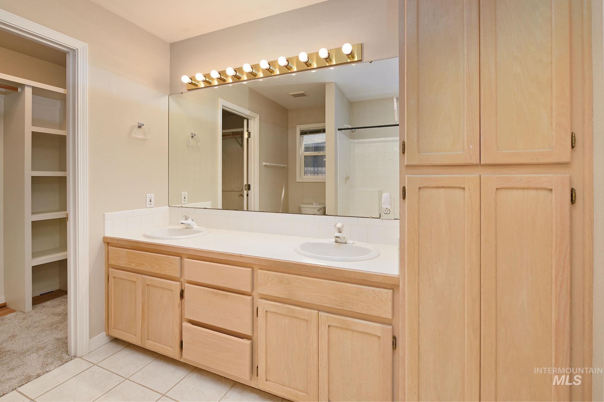 2490 N Victor Way, Meridian, Idaho 83646, 3 Bedrooms, 2 Bathrooms, Residential For Sale, Price $439,900, 98993282