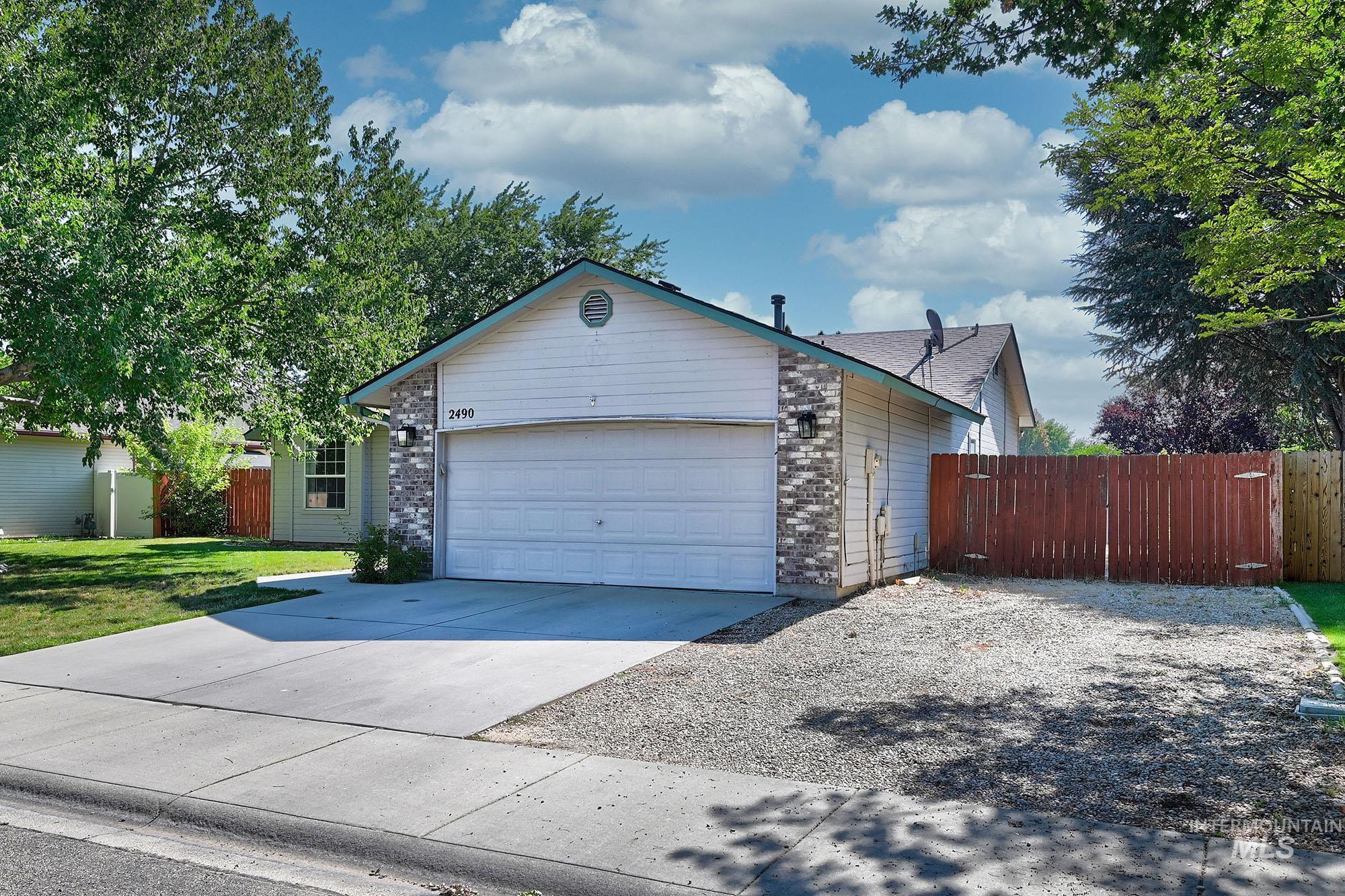 2490 N Victor Way, Meridian, Idaho 83646, 3 Bedrooms, 2 Bathrooms, Residential For Sale, Price $439,900, 98993282
