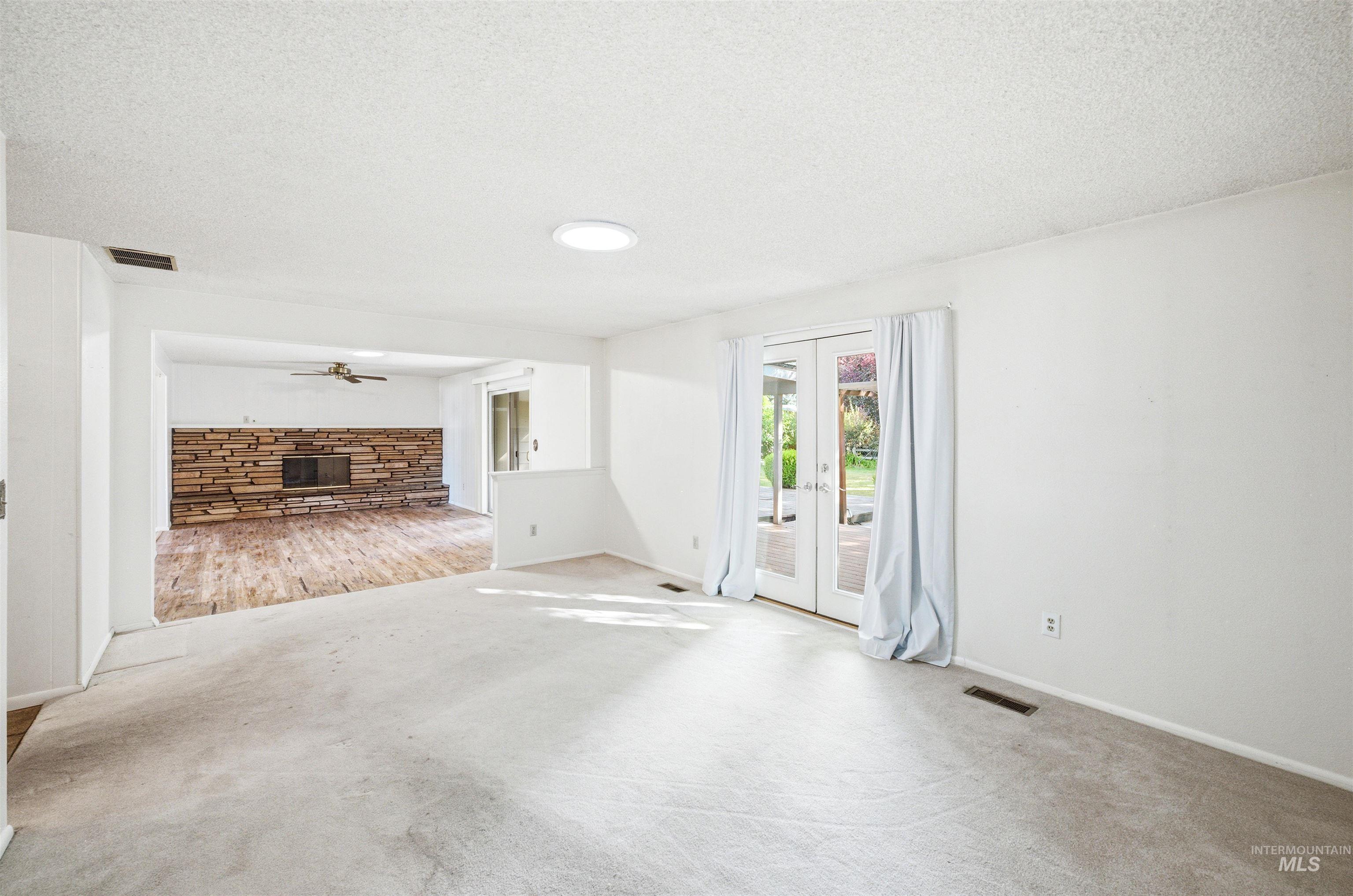 8457 W Pembrook Dr, Boise, Idaho 83704, 3 Bedrooms, 2 Bathrooms, Residential For Sale, Price $484,900, 98993299