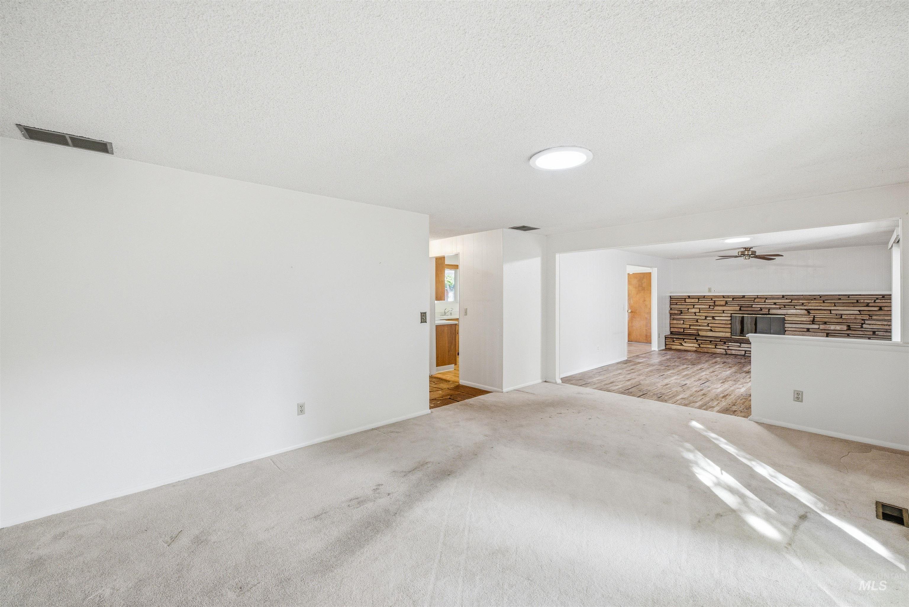 8457 W Pembrook Dr, Boise, Idaho 83704, 3 Bedrooms, 2 Bathrooms, Residential For Sale, Price $484,900, 98993299