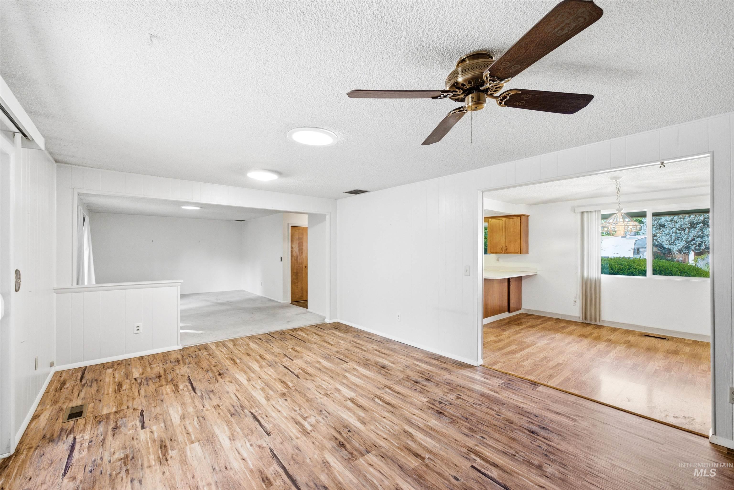 8457 W Pembrook Dr, Boise, Idaho 83704, 3 Bedrooms, 2 Bathrooms, Residential For Sale, Price $484,900, 98993299