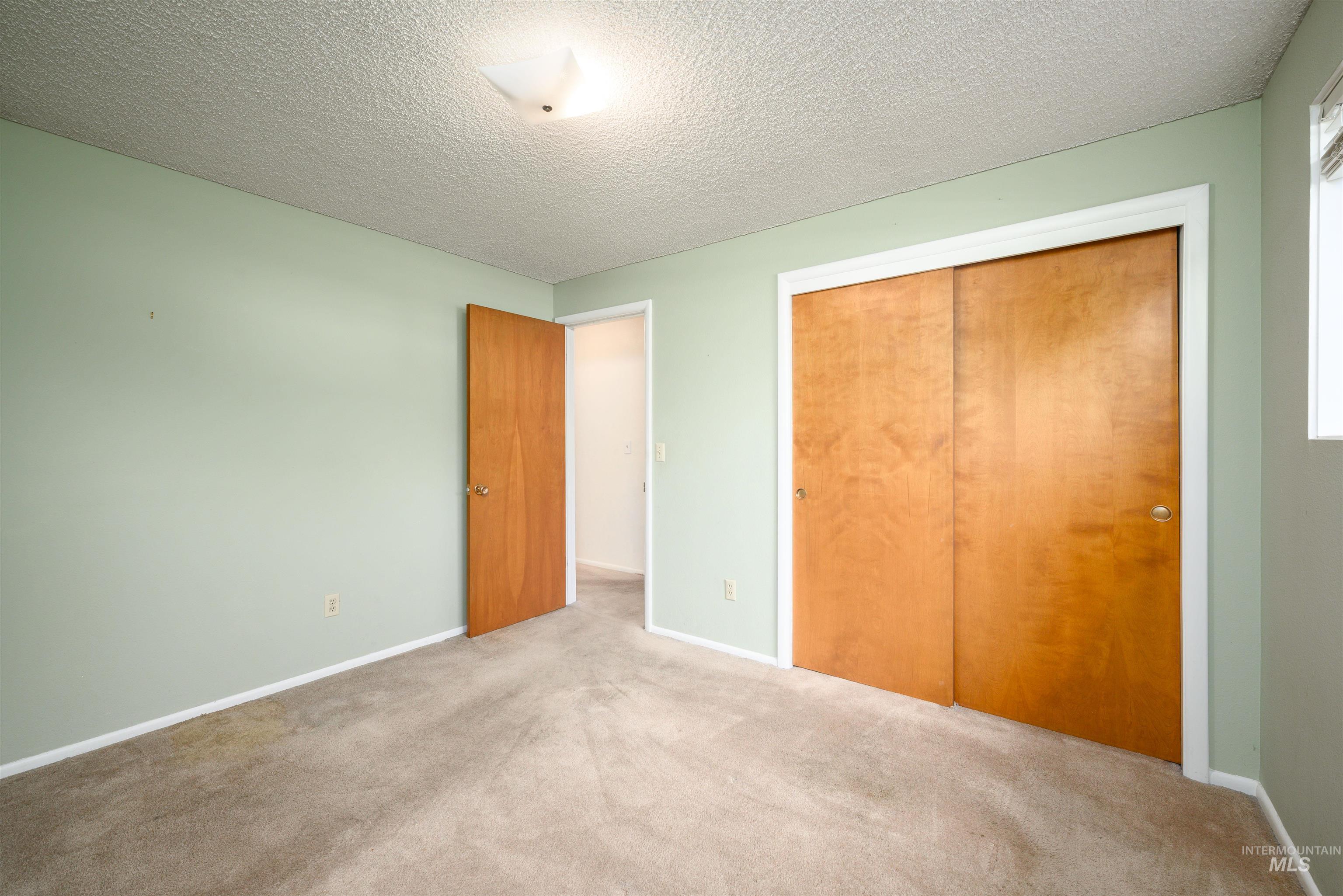 8457 W Pembrook Dr, Boise, Idaho 83704, 3 Bedrooms, 2 Bathrooms, Residential For Sale, Price $484,900, 98993299