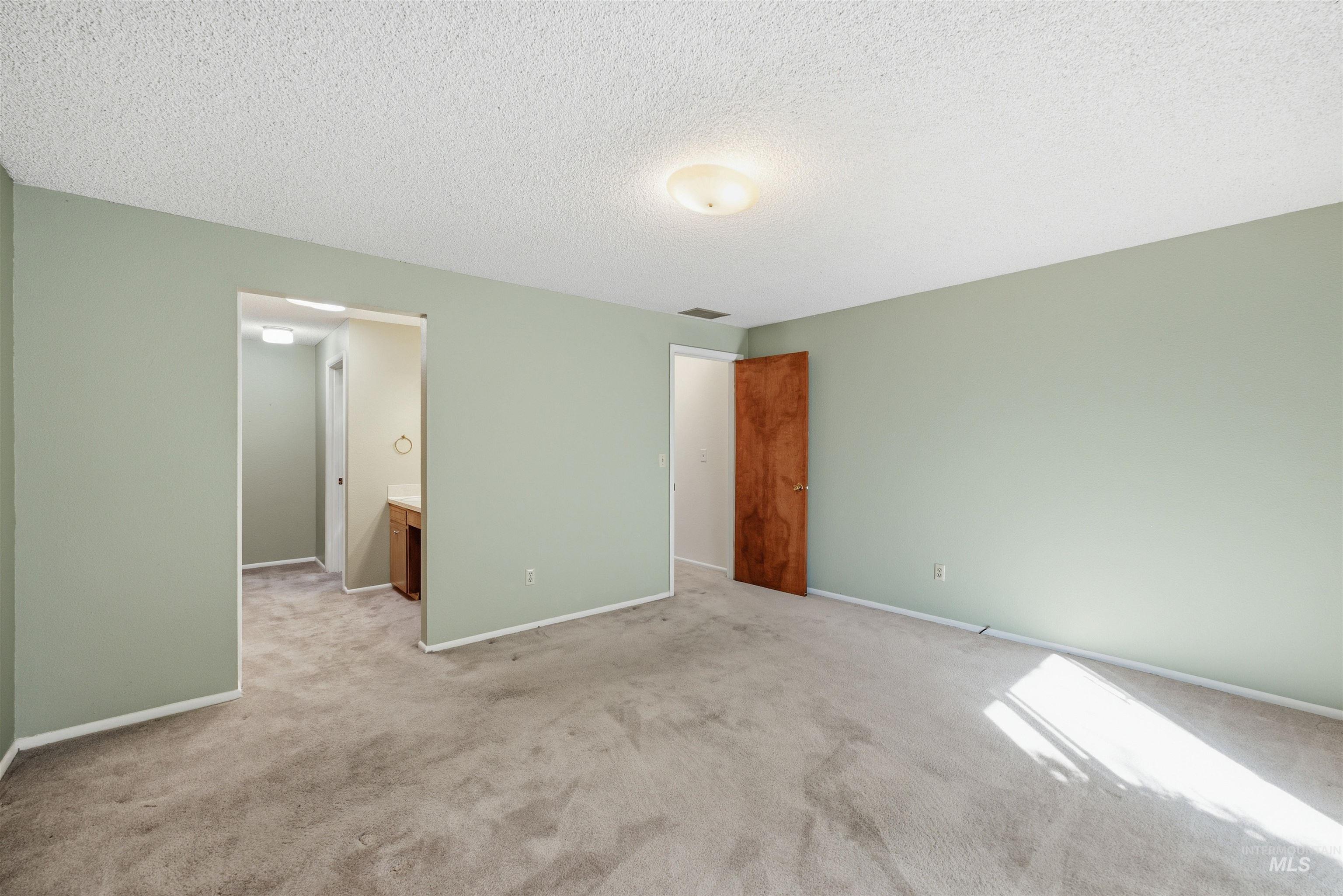8457 W Pembrook Dr, Boise, Idaho 83704, 3 Bedrooms, 2 Bathrooms, Residential For Sale, Price $484,900, 98993299