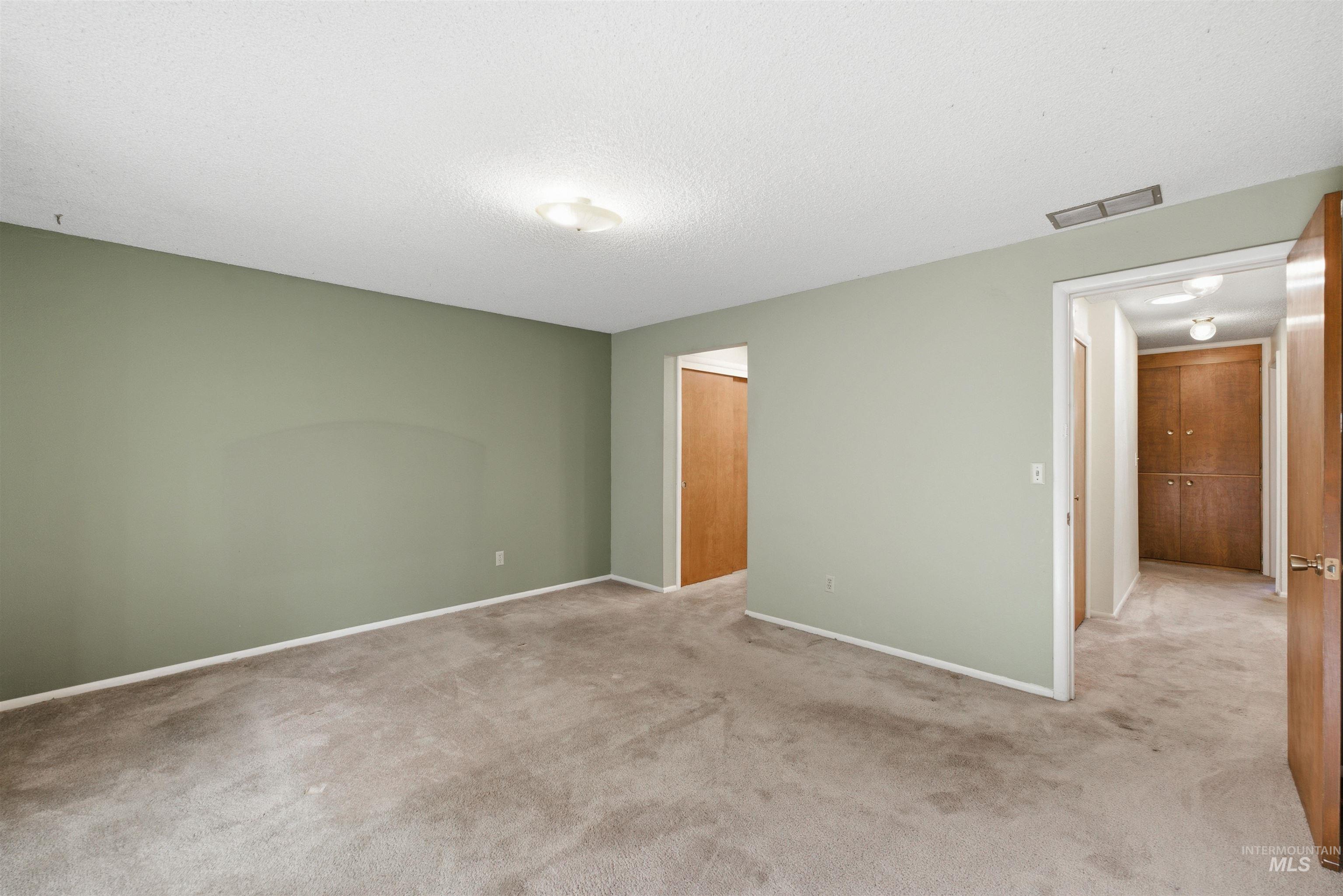 8457 W Pembrook Dr, Boise, Idaho 83704, 3 Bedrooms, 2 Bathrooms, Residential For Sale, Price $484,900, 98993299