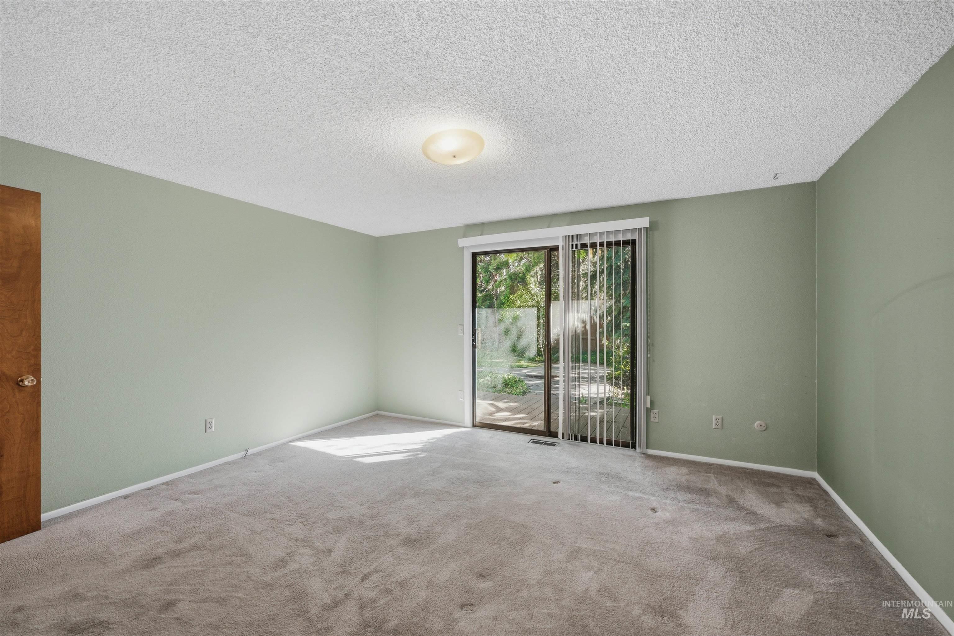8457 W Pembrook Dr, Boise, Idaho 83704, 3 Bedrooms, 2 Bathrooms, Residential For Sale, Price $484,900, 98993299