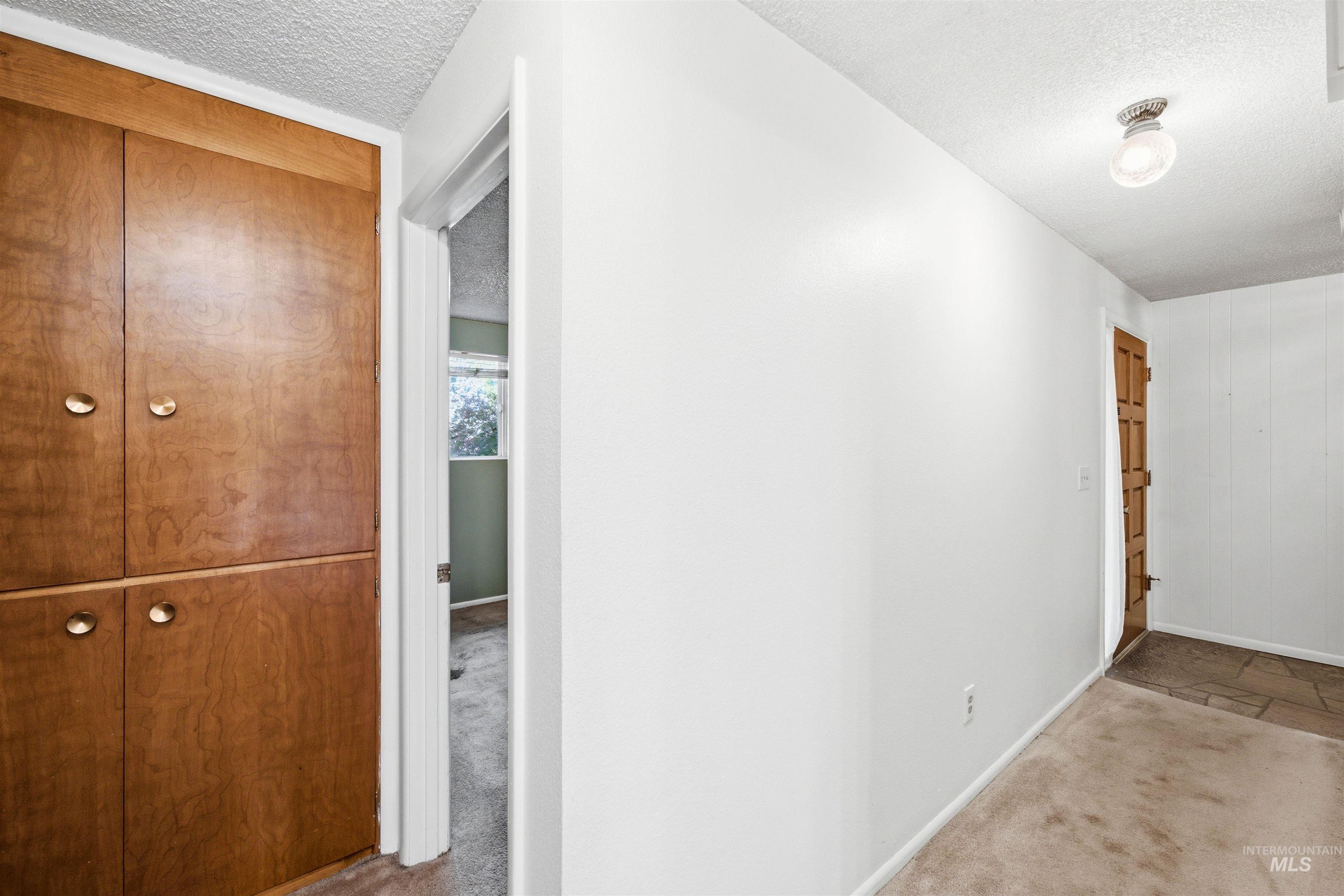 8457 W Pembrook Dr, Boise, Idaho 83704, 3 Bedrooms, 2 Bathrooms, Residential For Sale, Price $484,900, 98993299