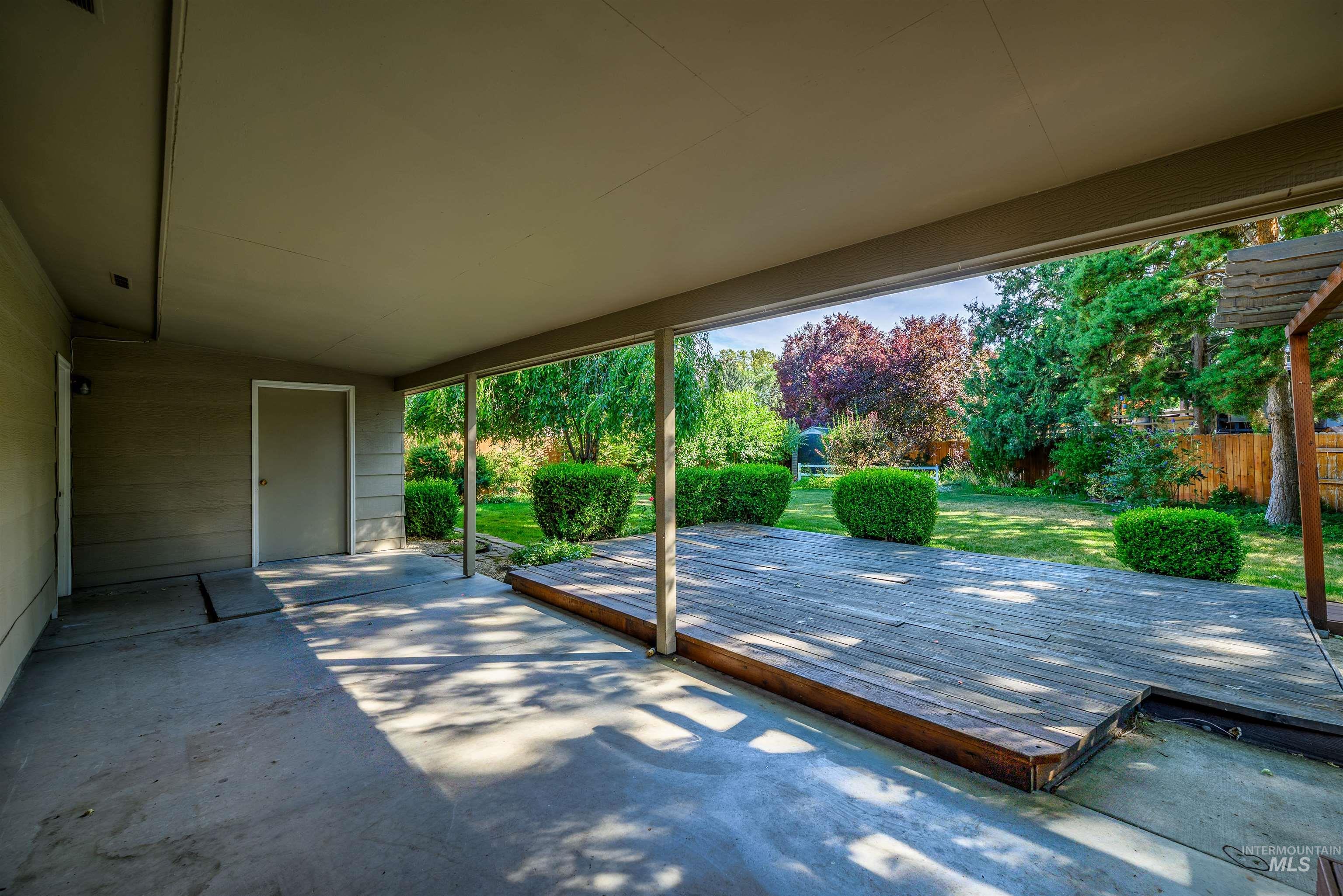 8457 W Pembrook Dr, Boise, Idaho 83704, 3 Bedrooms, 2 Bathrooms, Residential For Sale, Price $484,900, 98993299